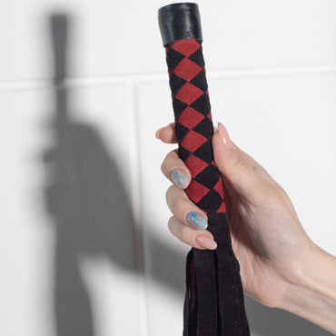 Fetish Dreams Флоггер черно-красный с плетением на рукоятке