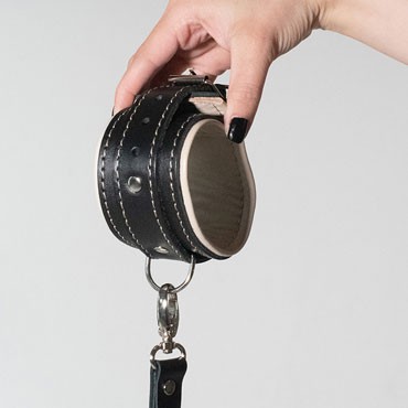 Fetish Dreams Оковы на ноги со светлым подкладом